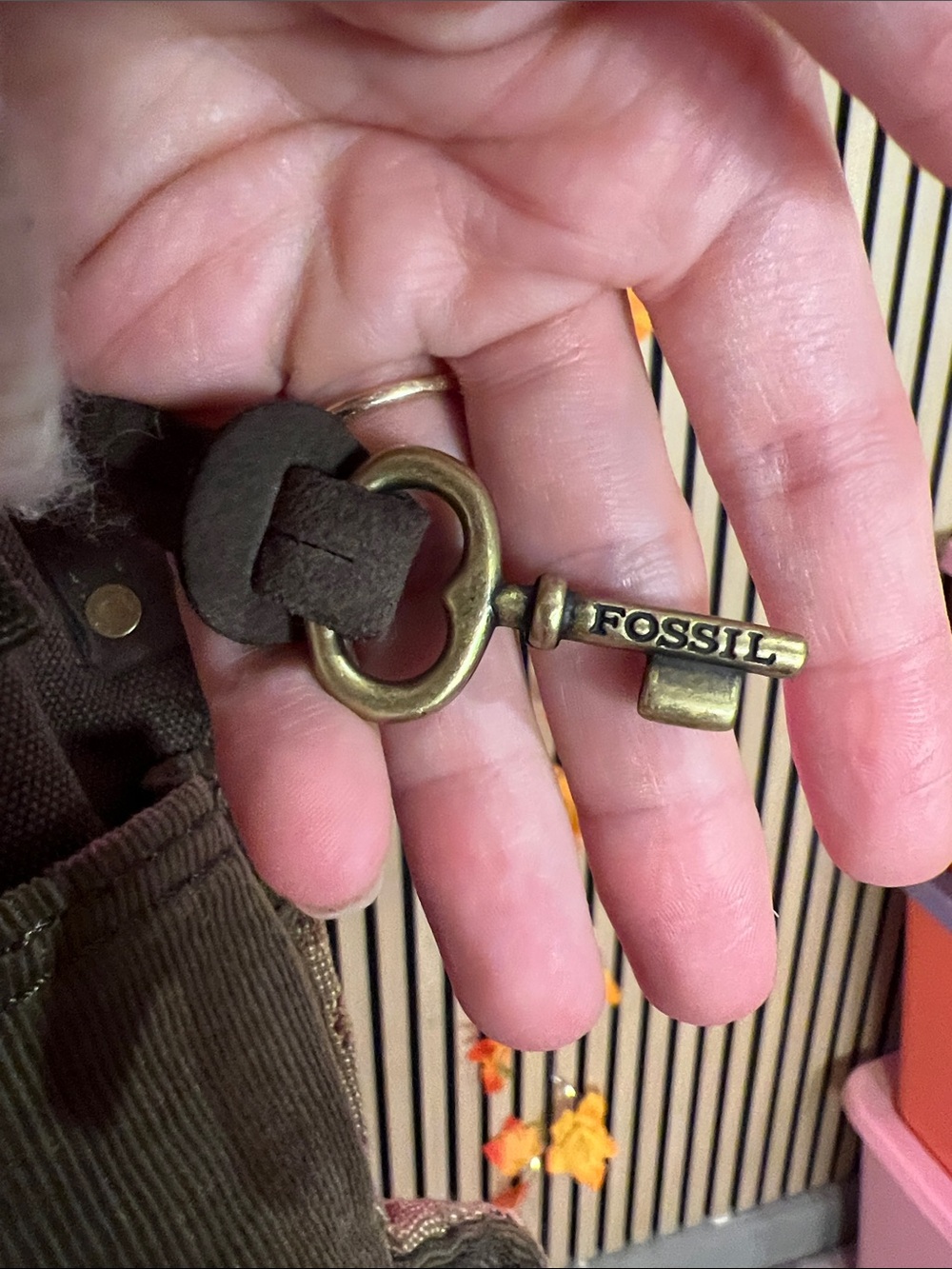 FOSSIL TAPESTRY BAG - Picture 6 of 10